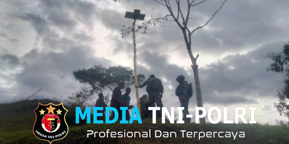 Bantuan Lampu Tenaga Surya di Bulangkop oleh Satgas Yonif 751/VJS