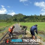 Satgas TMMD ke-126 Kodim 0818/Malang-Batu dan Personel AURI Bersatu dengan Warga Siapkan Lahan Pengecoran Jalan Usaha Tani di Lebakharjo