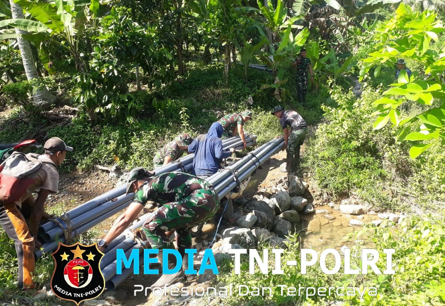 Satgas TMMD ke-126 Kodim 0818/Malang-Batu Salurkan Pipa Air Bersih Jawaban atas Penantian Panjang Warga Lebakharjo