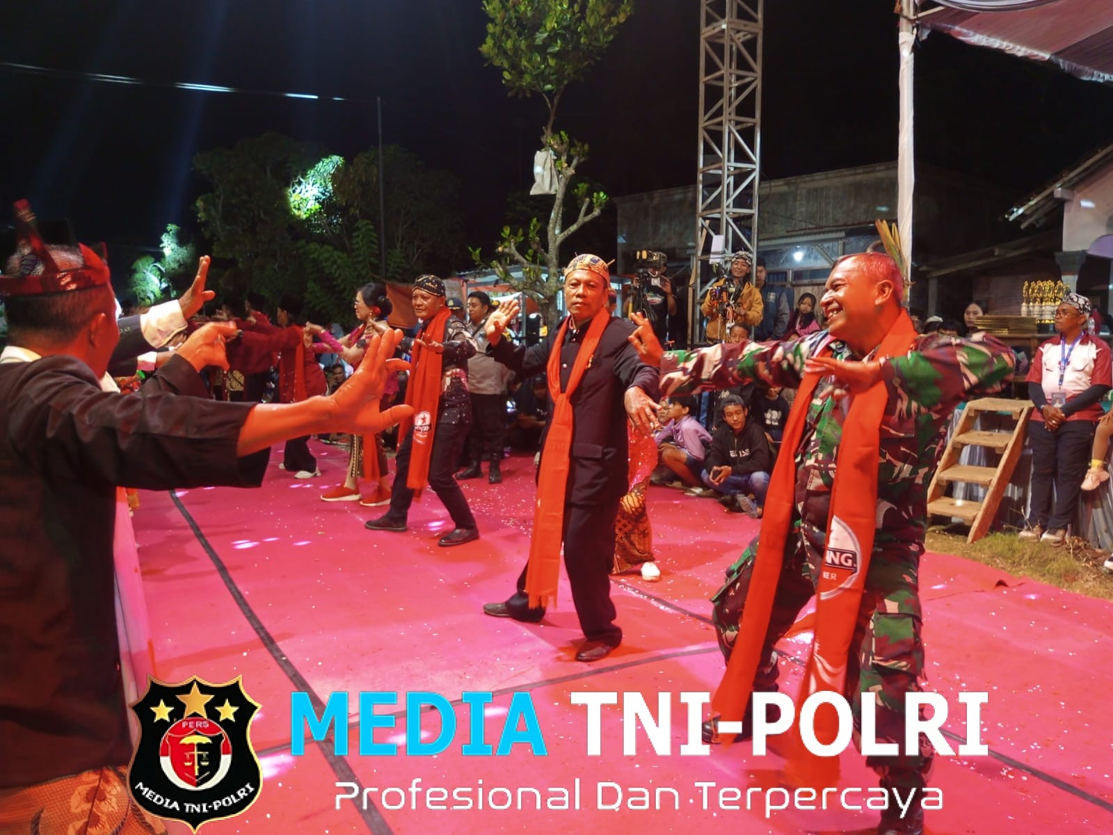 Sinergi TNI, Polri, dan Media Wujudkan Pengamanan Terpadu pada Purworejo Night Carnival 2025 di Donomulyo