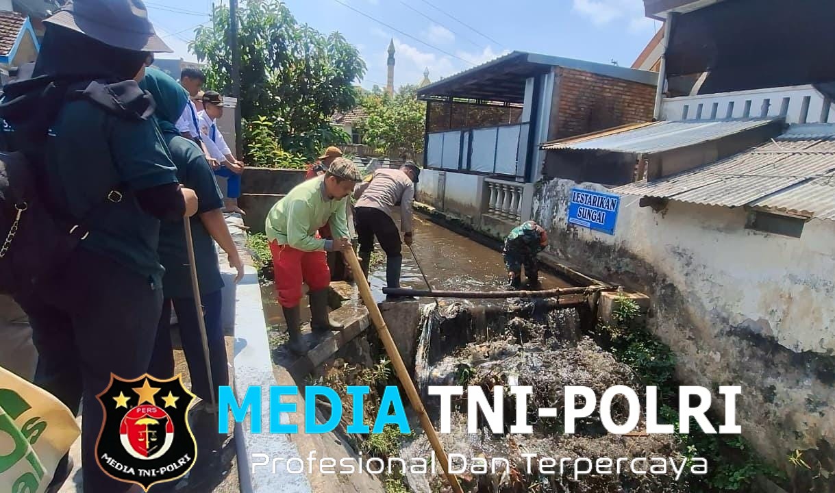 Jaga Sungai, Jaga Masa Depan Babinsa Tumpang Gandeng Pelajar Tanam Semangat Peduli Lingkungan Lewat ‘Reksa Kali