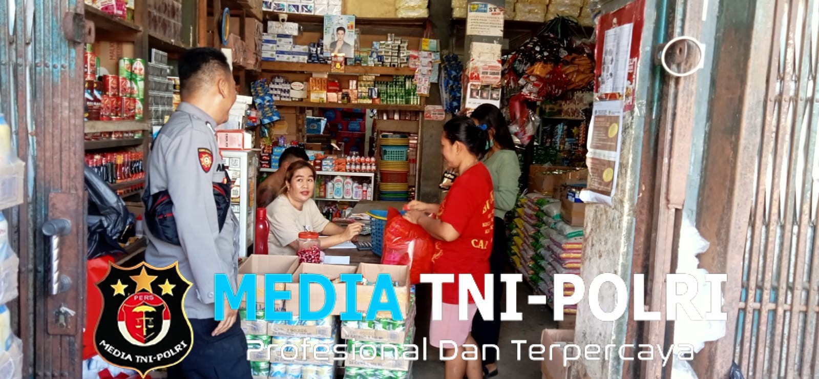 Personel Polsek Mempawah Hulu Melaksanakan Patroli di Pertokoan dan Pusat Keramaian