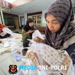 Warga Lebakharjo Antusias Ikuti Pelatihan Membatik dalam Program TMMD ke-126