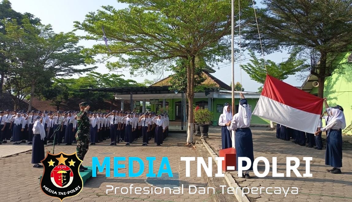 Jadi Irup Upacara Senin Di SMPN 01 Binangun, Danramil Yakini Pentingnya Menanamkan Nilai Disiplin Pada Siswa