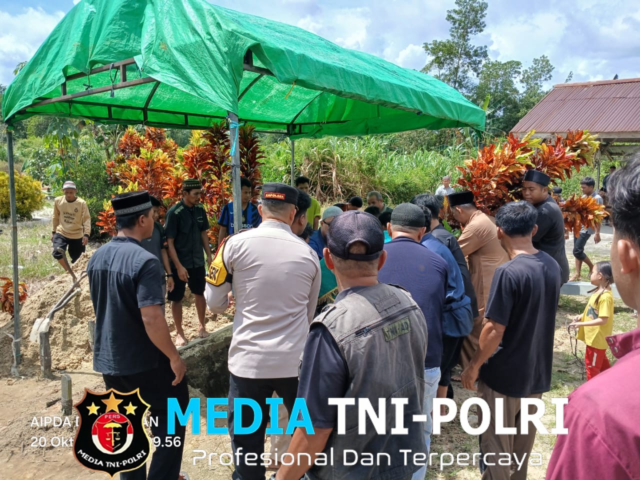 Kapolsek Mandor Sambangi Rumah Duka Warga, Wujud Kepedulian Polri kepada Masyarakat