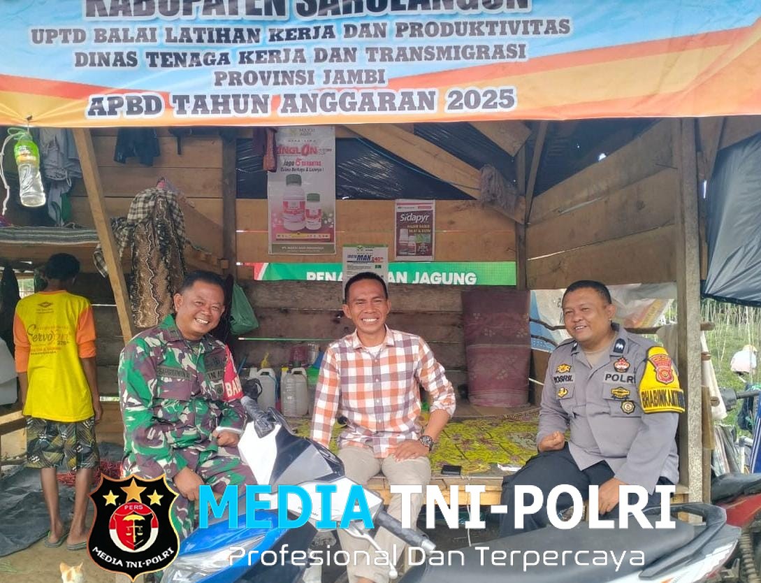 Wujudkan Sinergitas dan Keamanan Wilayah Babinsa dan Bhabinkamtibmas Ciptakan Keakraban dengan Aparat Desa Melalui Komsos