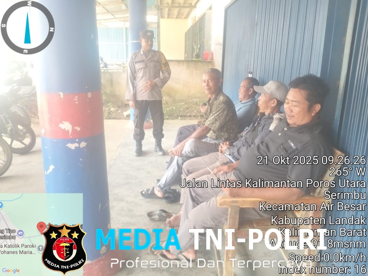 Wujud Polisi Humanis, Personel Polsek Air Besar Sambangi Warga Saat Patroli Siang