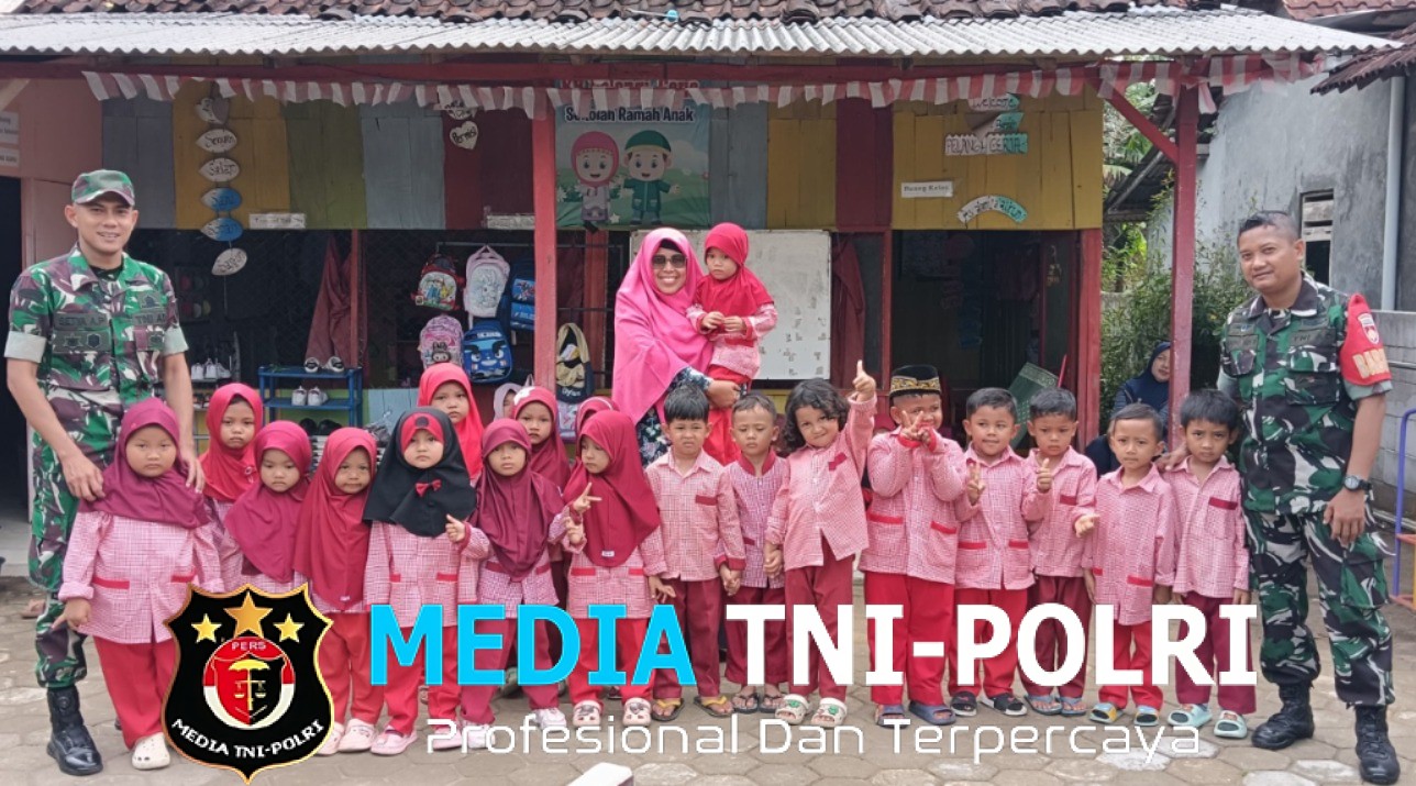 Kunjungi PAUD, Babinsa Kenalkan Tugas TNI