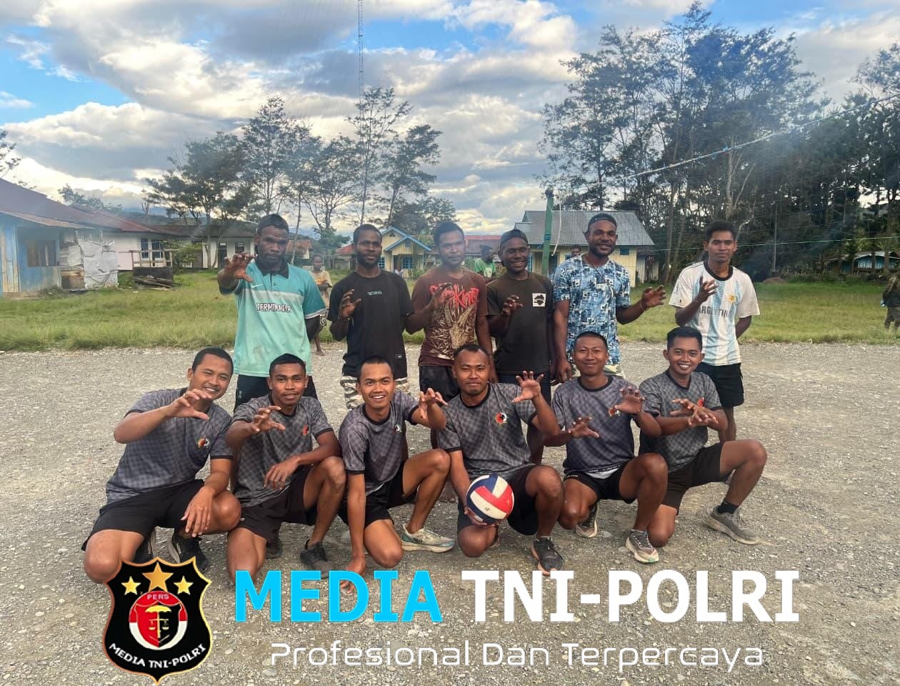 Wujud Kedekatan dan Kehormanisan Masyarakat Dengan Satgas Yonif 521/DY Melalui Olahraga Bersama