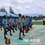 Babinsa Pos Ramil Tanah Miring Melatih Baris-berbaris di SMP Negeri 8 Merauke