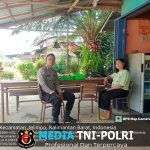 Saling Sapa Kepada Masyarakat Saat Patroli Polsek Ngabang Untuk Mengimbau Tetap Jaga Kesatuan Dan Persatuan NKRI