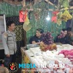 Patroli Malam Polsek Menjalin Sambangi Pedagang, Sampaikan Pesan Kamtibmas