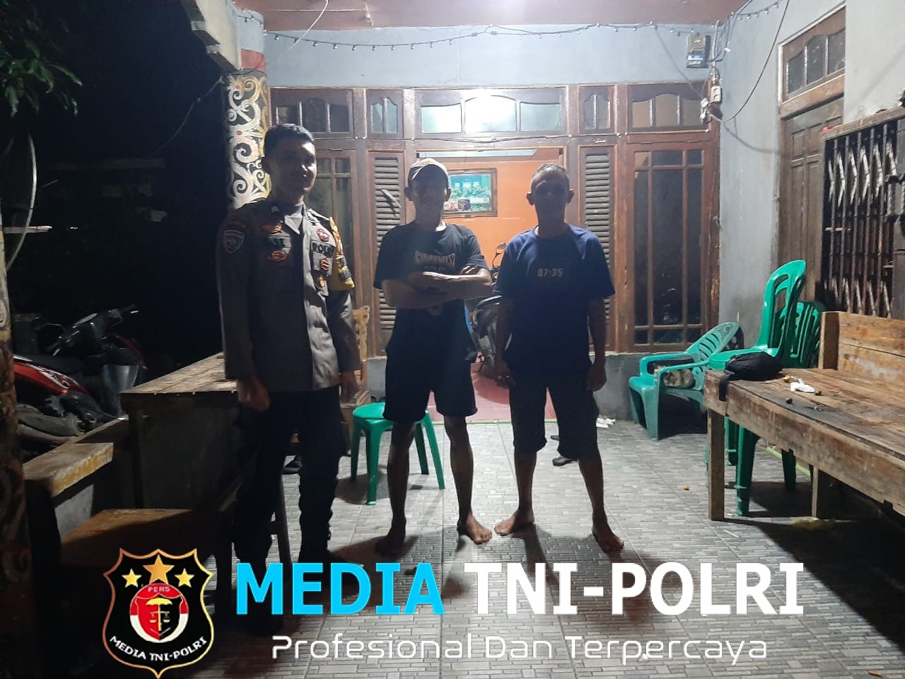 Jaga Kamtibmas, Polsek Mandor Laksanakan Patroli Malam Sambil Sapa Warga