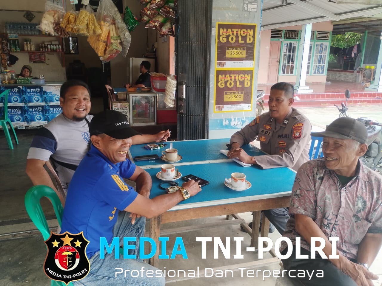 Ngopi Santai, Cegah Gangguan Kamtibmas Cara Humanis Polsek Mandor