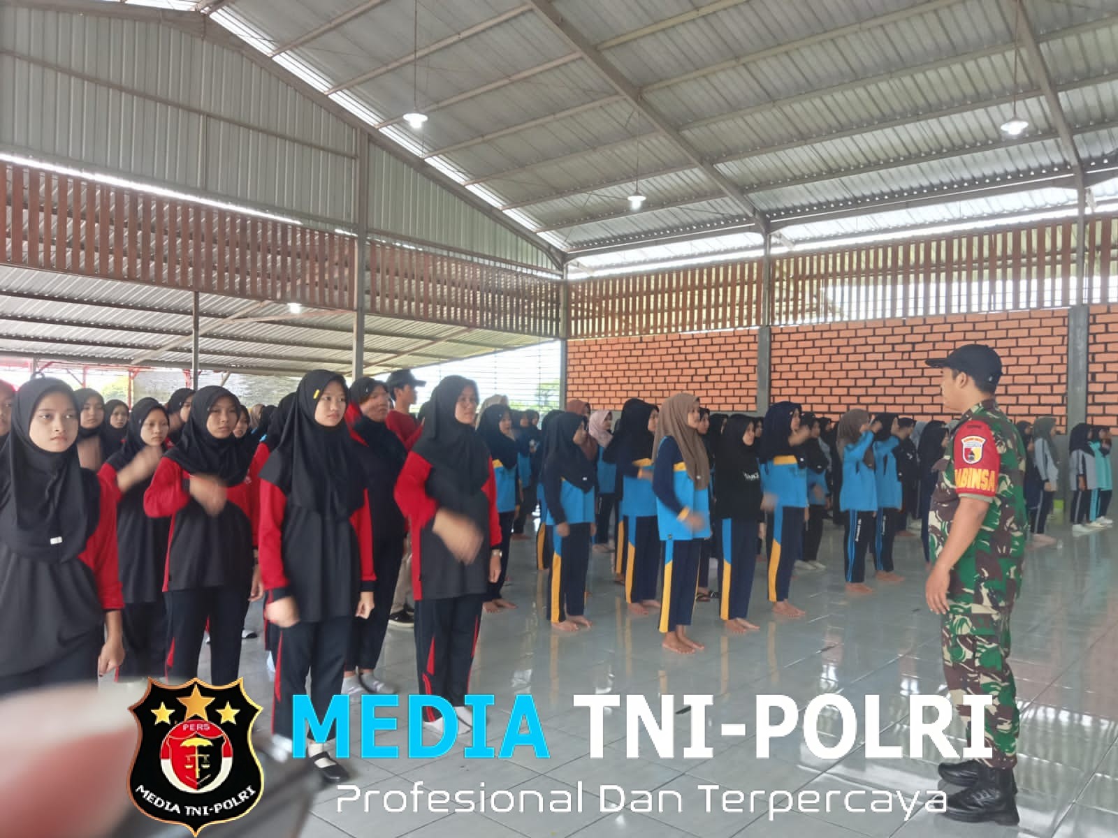 Babinsa Koramil 0825/07 Cluring Ikut Sukseskan LDKS Osis Unit Darussalam Blokagung Tegalsari