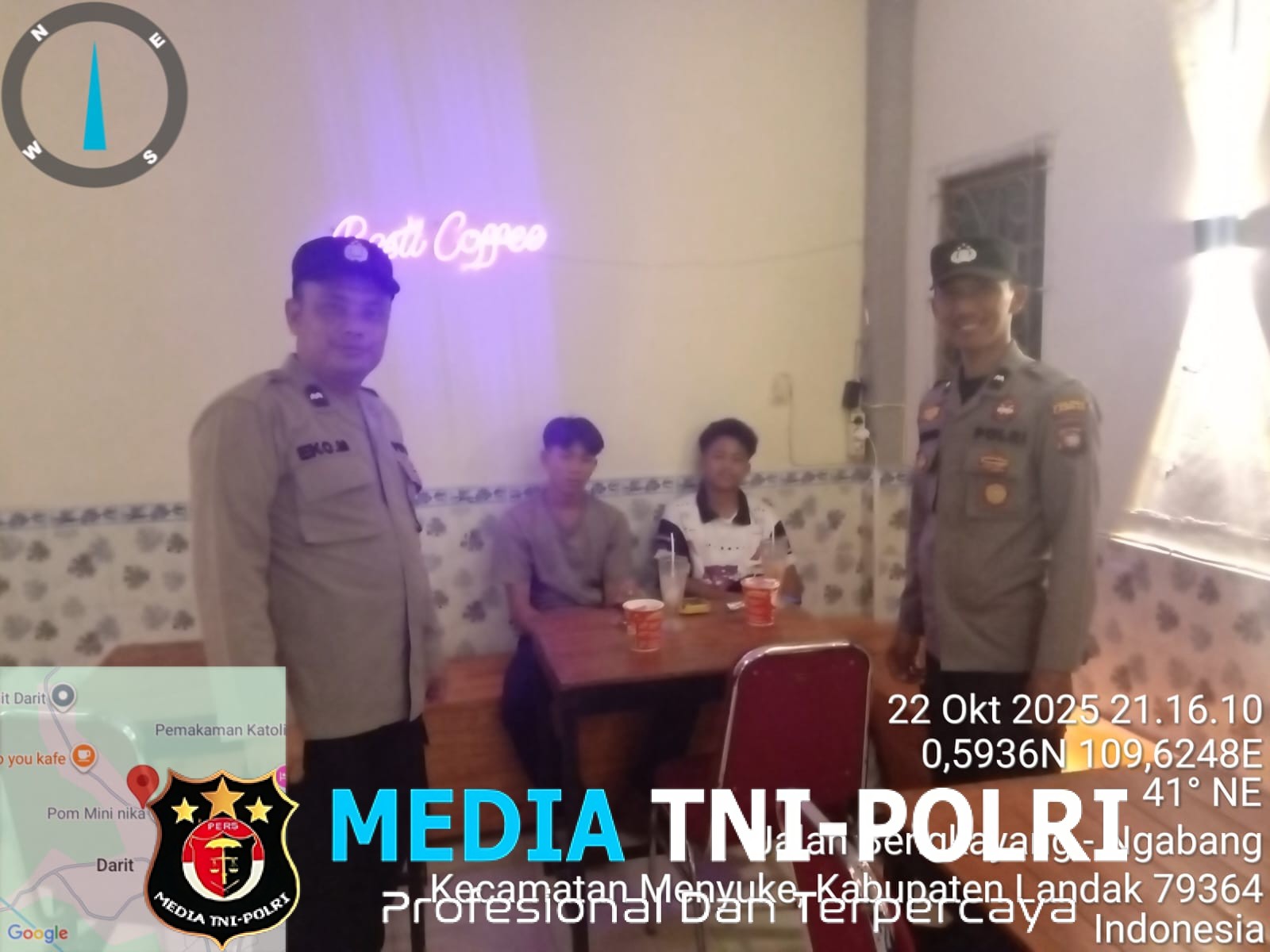 Rutin Laksanakan Patroli Malam Hari ini Yang di Sampaikan Kepada Warga Oleh Samapta Polsek Menyuke