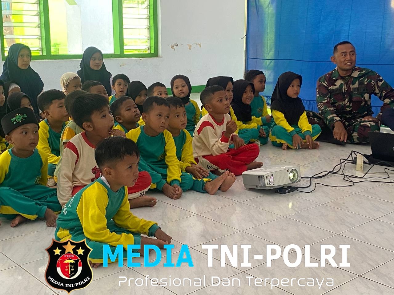 Anak-Anak RA Raudlotul Athfal Antusias Ikuti Sosialisasi Rambu Lalu Lintas Kolaborasi TMMD 126 Lebakharjo dan Dinas Perhubungan