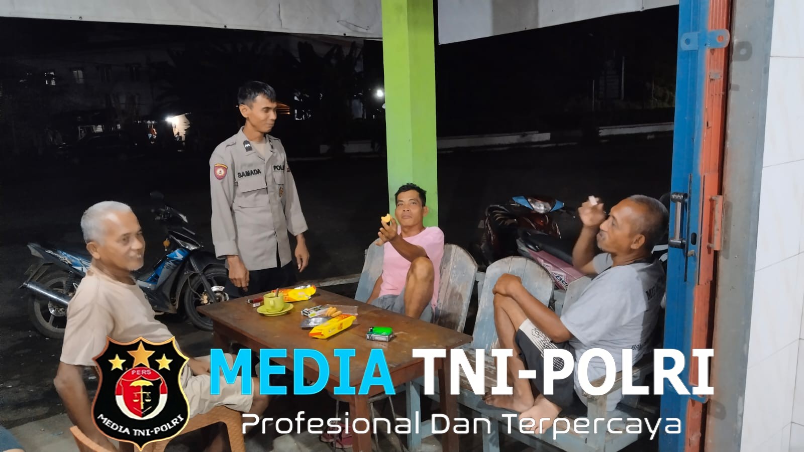 Patroli Malam Menyapa Warga, Menjaga Rasa Aman di Tengah Kehangatan Kopi