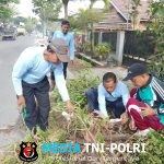 Kelurahan Baamang Tengah Lakukan Kegiatan Jumat Bersih di Jalan Hasan Mansyur