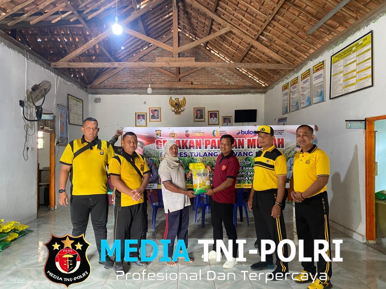 Polsek Lambu Kibang Gelar Gerakan Pangan Murah di Tiyuh Sumberejo Kecamatan Lambu Kibang