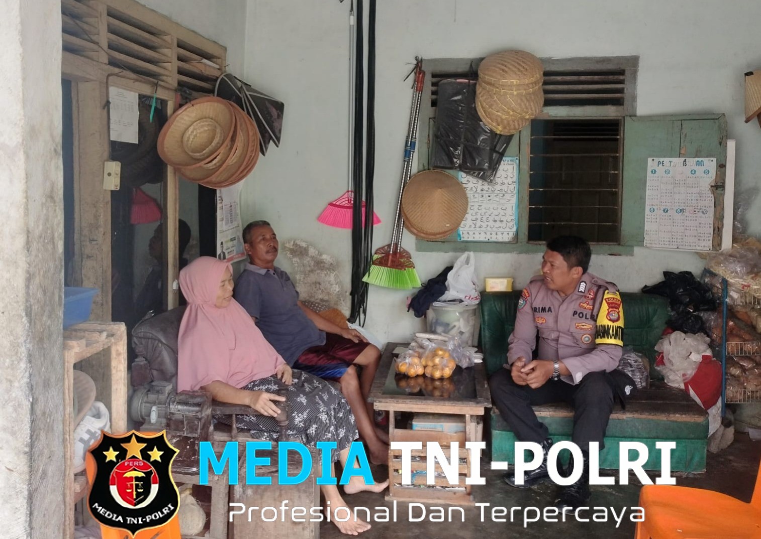 Perkuat Kamtibmas, Bhabinkamtibmas Polsek Pagelaran Sambangi Pedagang di Pekon Gumukrejo