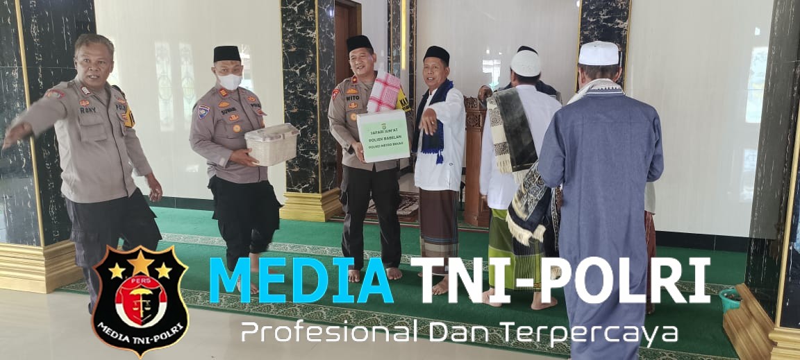 Kapolsek Babelan Salurkan Sembako dan Alat Kebersihan ke Masjid Jami An Nur, Wujud Kepedulian Polri pada Masyarakat