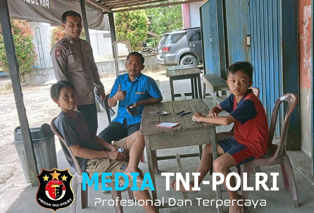 Lewat Patroli Siang, Polsek Sengah Temila Ajak Warga Bersama Jaga Keamanan Desa