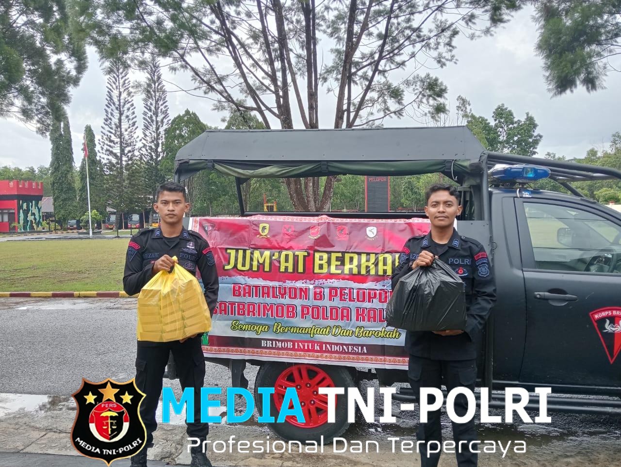 Peduli Sesama, Brimob Kalteng Gelar Jumat Berkah di Sampit dan Pangkalan Bun
