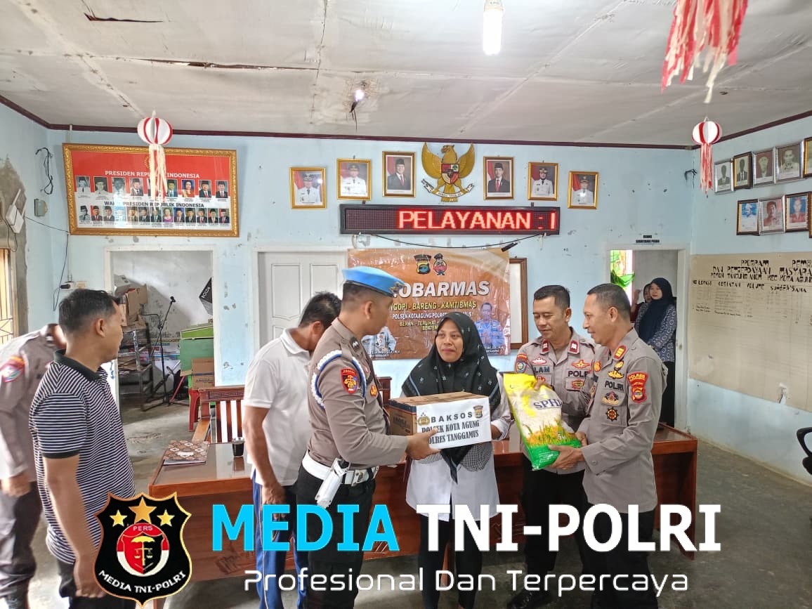 Jumat Berkah, Polsek Kota Agung Berbagi Bahan Pokok untuk Lansia dan Disabilitas