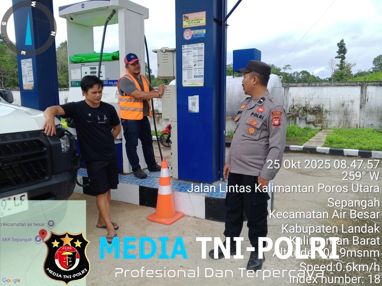 Sapa Warga, Polsek Air Besar Hadir di Tengah Masyarakat Lewat Patroli Siang