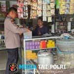 Patroli Siang Polsek Mandor, Polisi Temui Warga dan Pemilik Warung di Jalur Raya