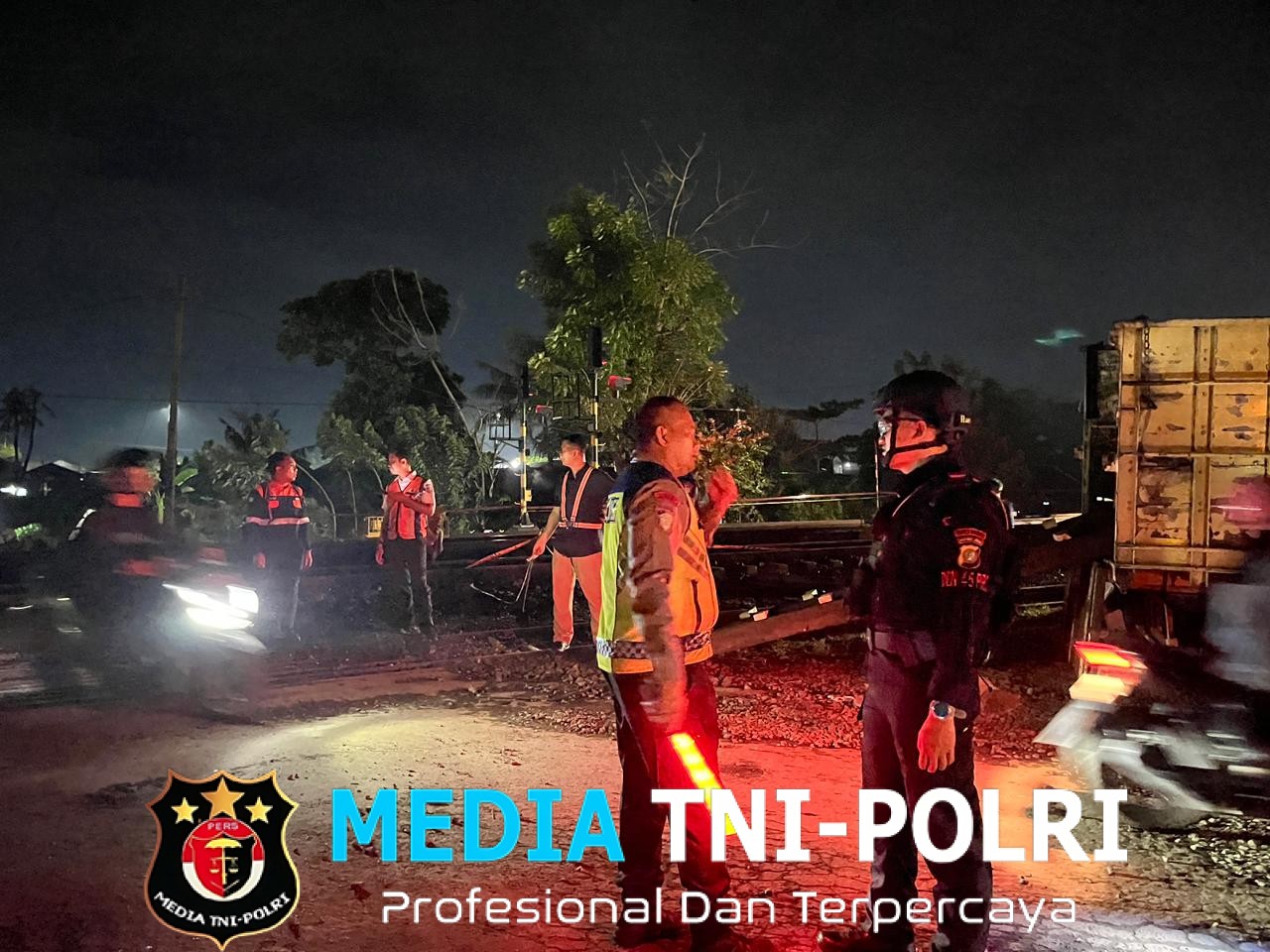 Kereta Api Purwojaya Anjlok di Kedung Waringin, Brimob Turun Lakukan Pengamanan dan Pengaturan Lalin