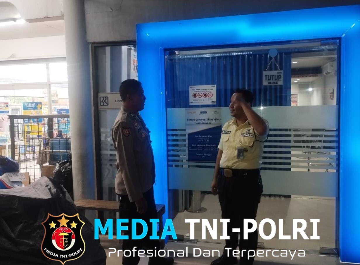 Sapa Satpam Hingga Warung Kopi, Polsek Mandor Tebar Pesan Kamtibmas di Malam Hari