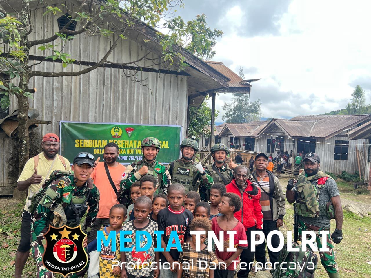 HUT Kesehatan AD ke-80, Satgas Yonif 751/VJS Gelar Pengobatan Massal di Kampung Polsam