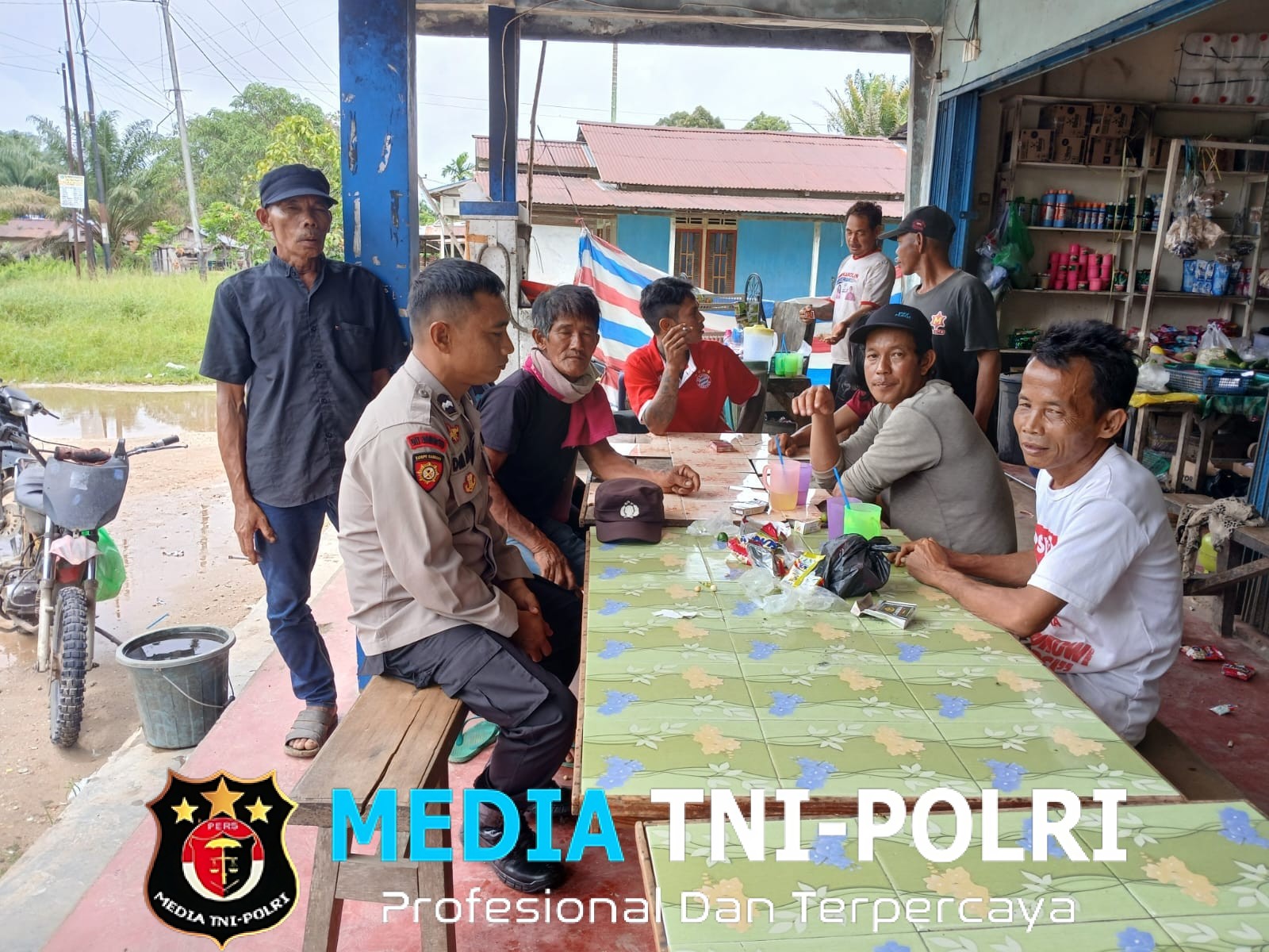 Di Hari Libur, Polsek Mandor Tetap Laksanakan Patroli Siang Antisipasi Pencurian dan Gangguan Kamtibmas