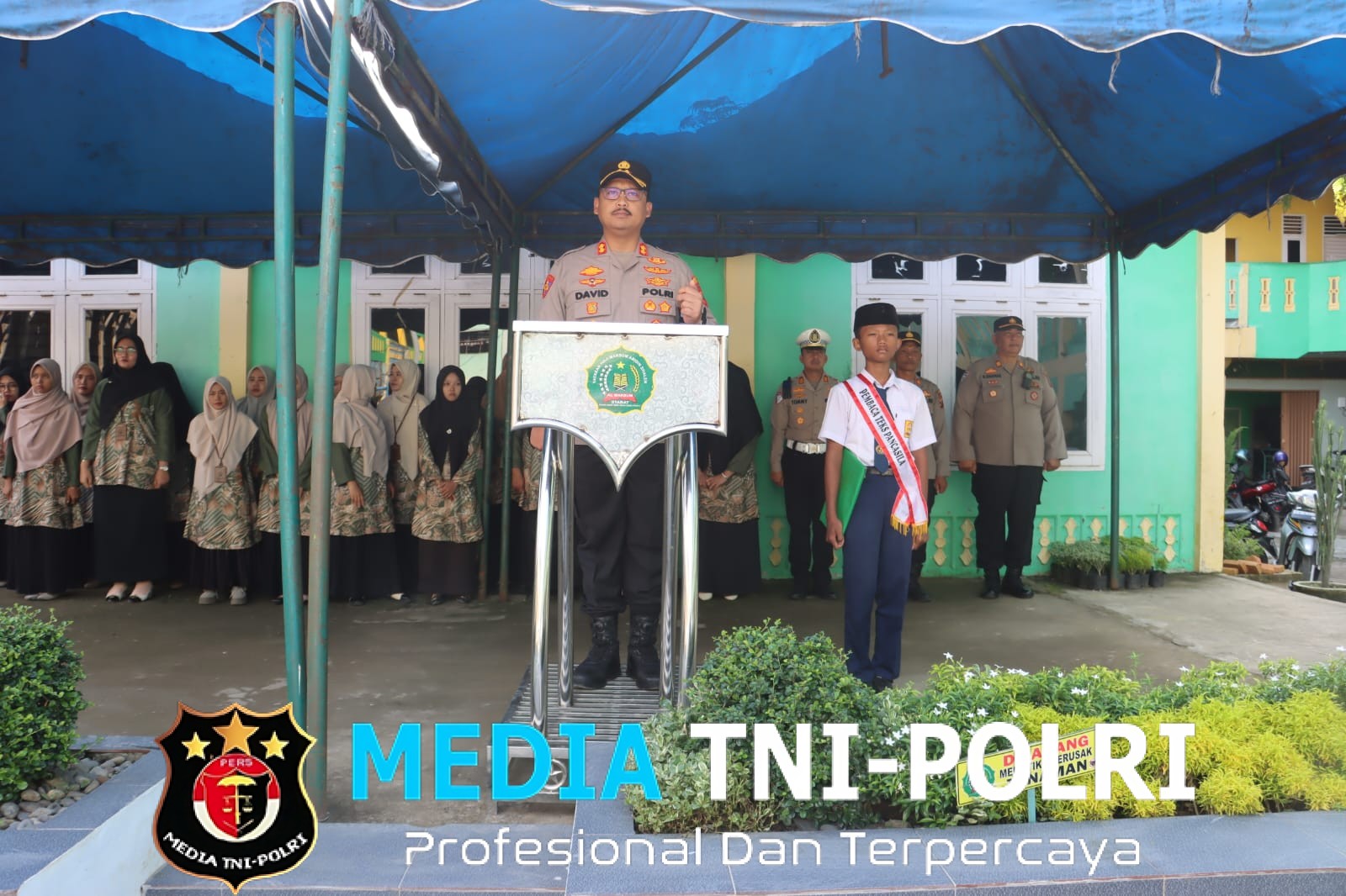 Upacara Bendera di Sekolah Al Maksum Stabat, Kapolres Langkat Sampaikan Pesan Moral dan Kedisiplinan