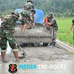 Satgas TMMD dan Warga Gotong Royong Laksanakan Pengecoran Jalan Usaha Tani