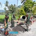 Suara Ayakan Pasir Jadi Simfoni Gotong Royong Satgas TMMD 126 Percepat Pembangunan Drainase di Lebakharjo, Malang