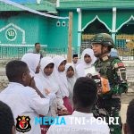 Hari Sumpah Pemuda Satgas Yonif 521/DY Bagikan Net dan Bola Volly di Distrik Walesi