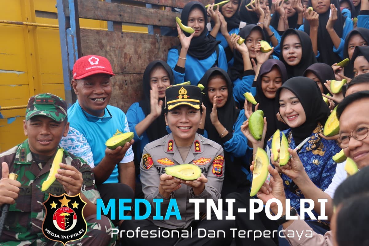 Kapolres Lampung Timur AKBP Heti Patmawati Hadiri Pemecahan Rekor MURI Makan Buah Alpukat Siger di Desa Gunung Mas