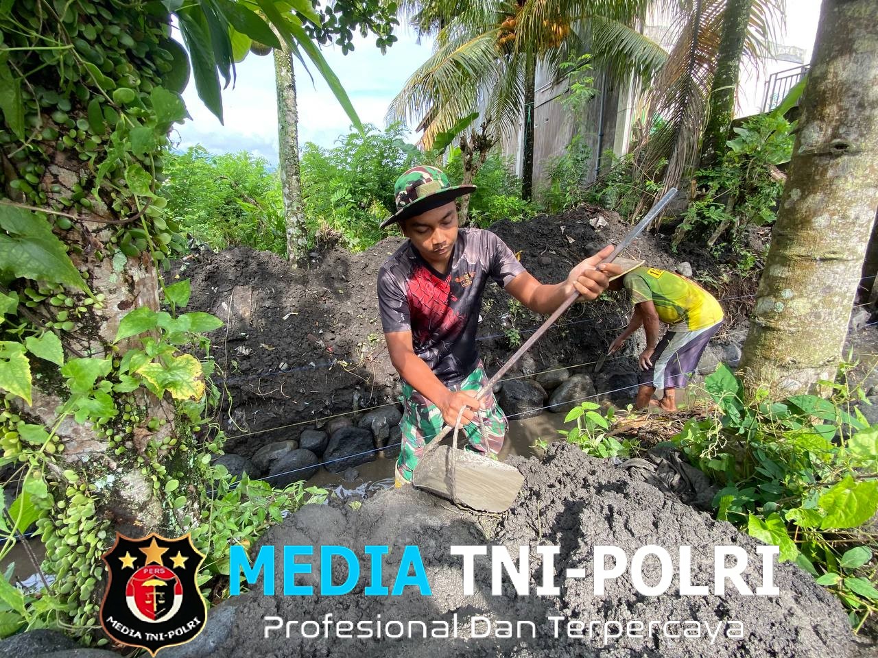 Yonzipur 5/Abw Bersama Kodim 0818 dan Warga Lebakharjo Bangun Drainase TMMD ke-126 untuk Cegah Genangan Air