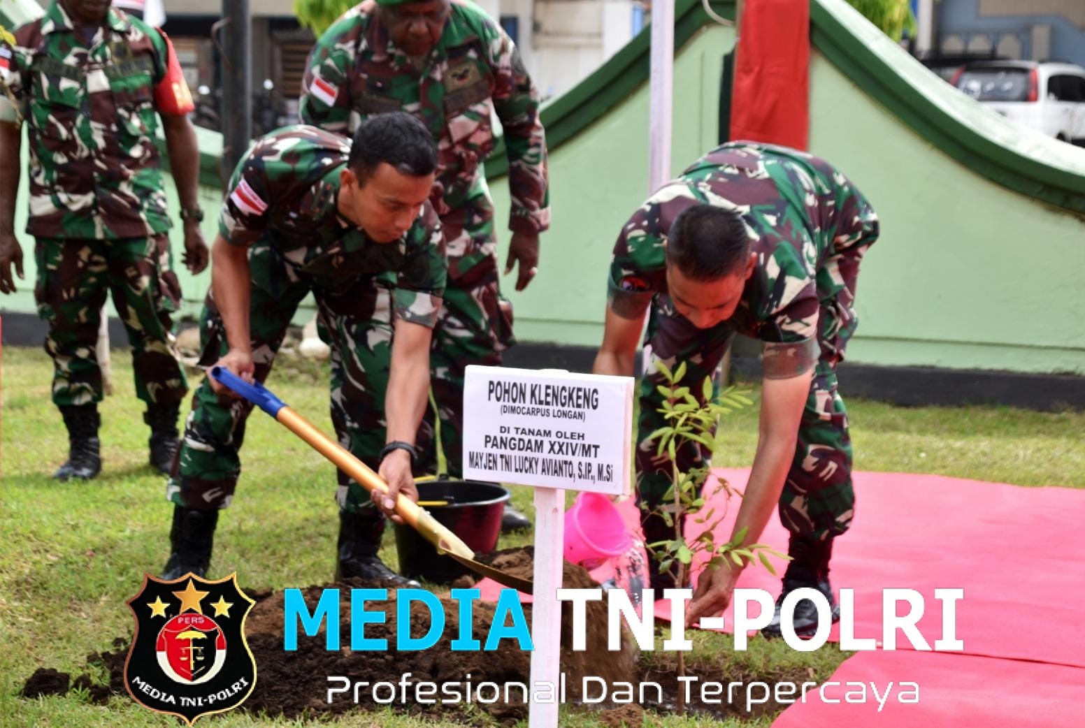 Peduli Kelestarian Lingkungan, Mayjen TNI Lucky Avianto Tanam Pohon di Halaman Kantor Makodim 1707/Merauke