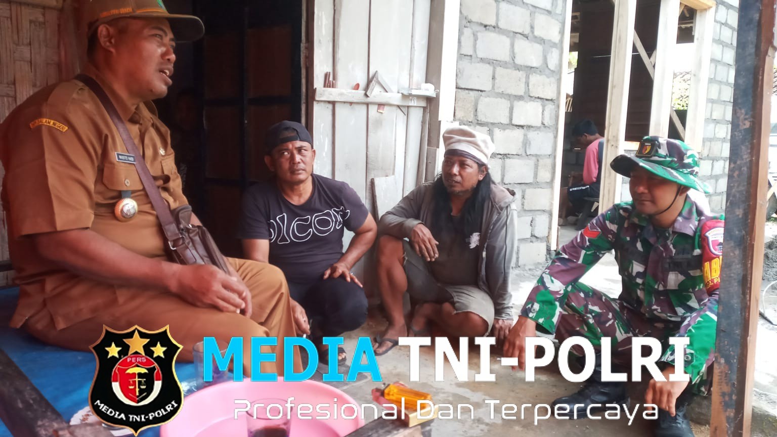 Jembatan Silaturahmi Babinsa Koramil 0818/11 Donomulyo Koptu Santo Dekat dengan Kepala Desa & Warga