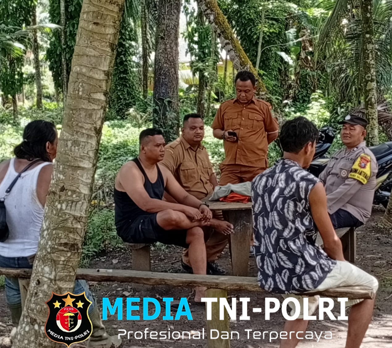 Bhabinkamtibmas Polsek Salapian Lakukan Patroli Sambang Warga