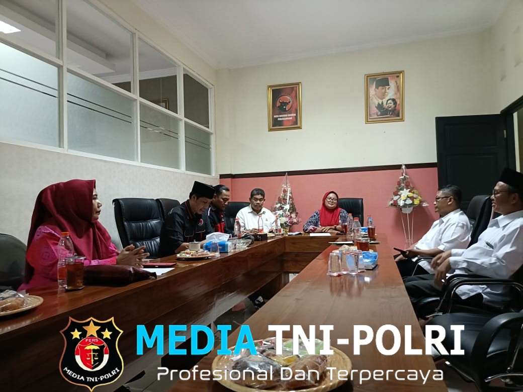 Desak Kesetaraan Status PPPK dan Beasiswa PIP, Guru Madrasah Lamongan Minta Dukungan DPRD Lamongan Fraksi PDI-P