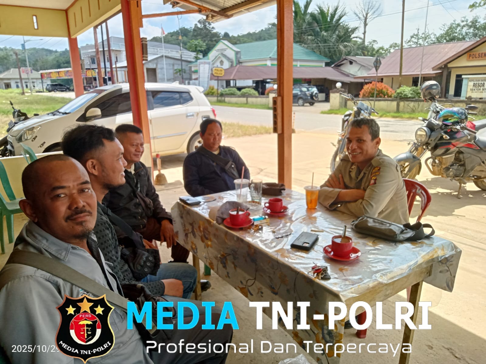 Pererat Silaturahmi, Kanit Binmas Sengah Temila Laksanakan Sambang ke Warga Dusun Jere