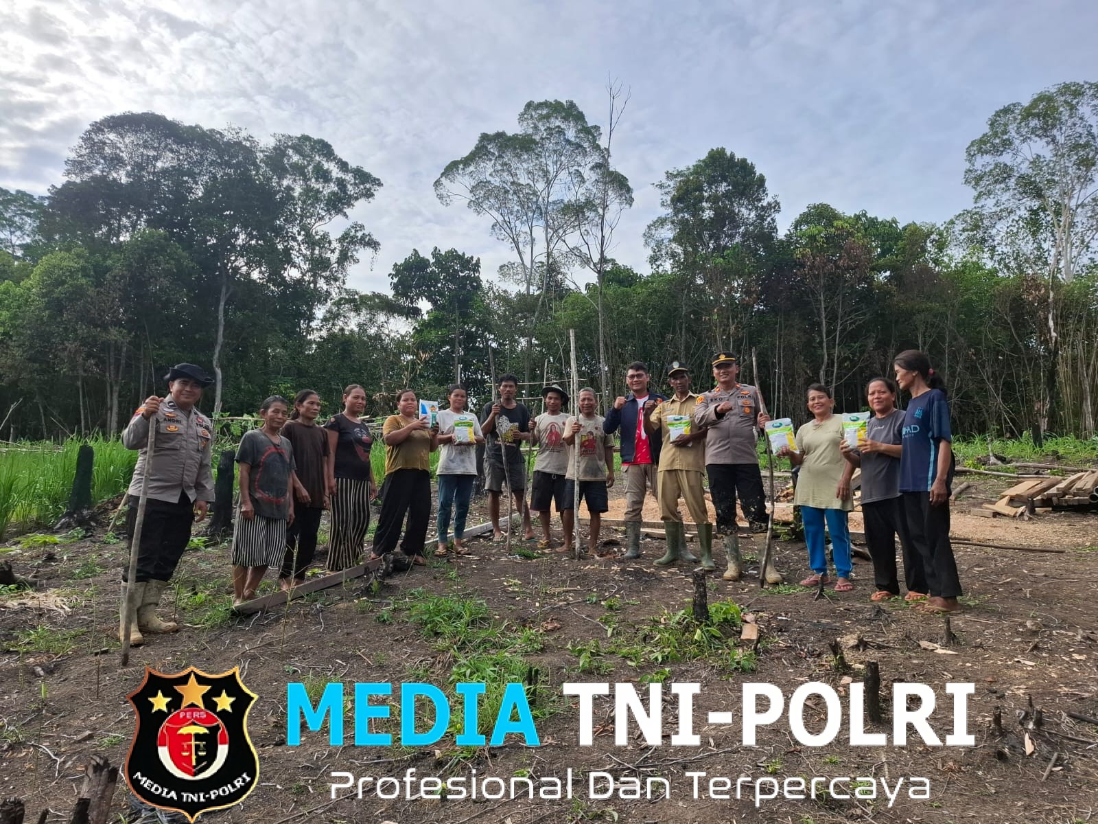 Polsek Kuala Behe Gencar Lakukan Penanaman Jagung Di Desa Wilayah Kecamatan Kuala Behe