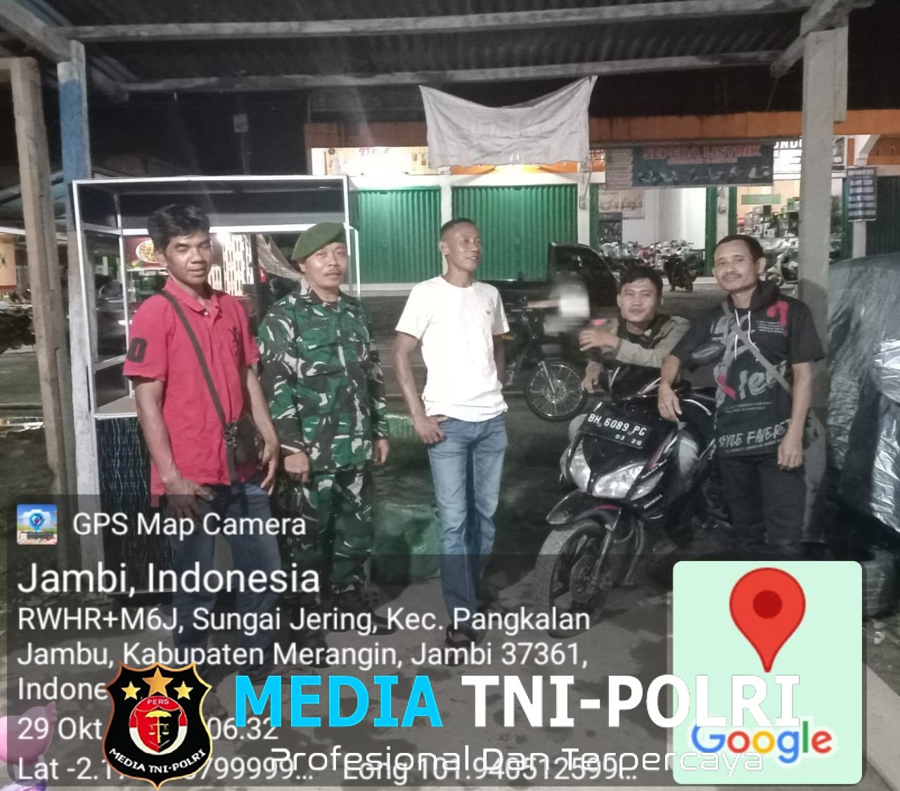 Babinsa Koramil 420-07/Sungai Manau Aktif Melaksanakan Patroli dan Komsos Malam, Wujudkan Lingkungan Aman dan Kondusif