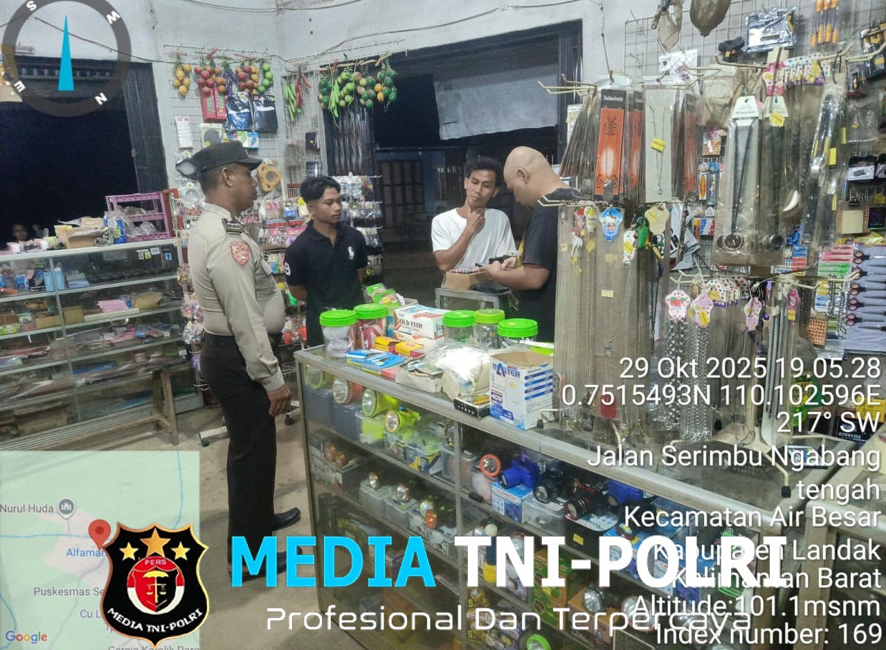 Jaga Keamanan Lingkungan, Polsek Air Besar Gelar Patroli Malam dan Beri Himbauan Kamtibmas
