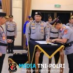Kapolri Pimpin Sertijab, Kapolda Lampung Irjen Pol Helmy Santika Serahkan Tongkat Komando Kepada Irjen Pol Helfi Assegaf